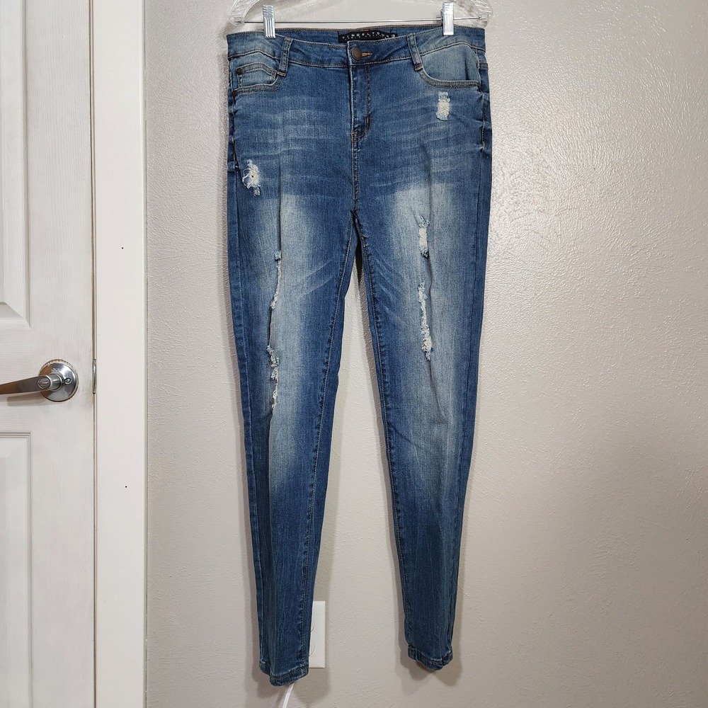 Tinseltown Jean's Women's Size 13 Junior‎ Distressed Comfort